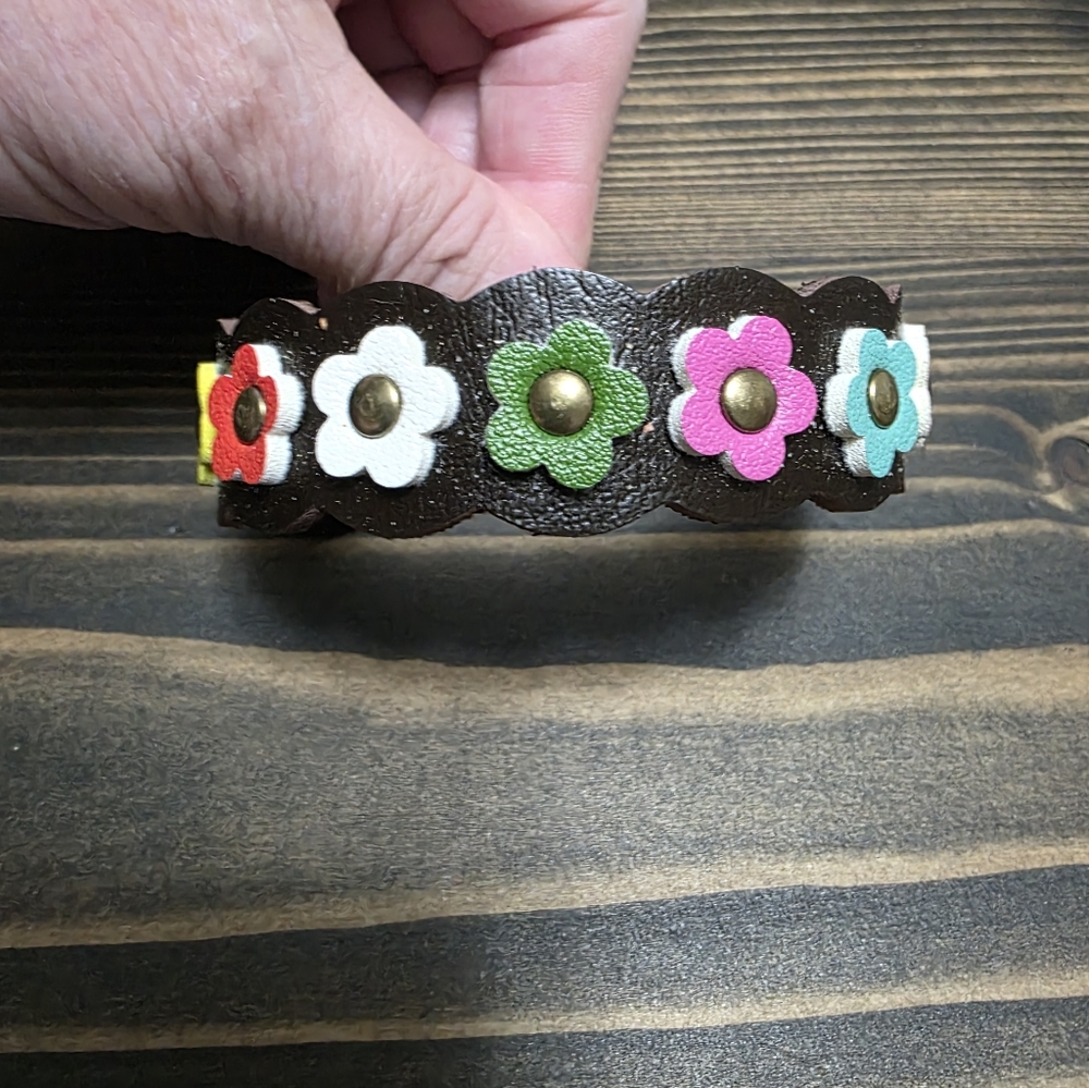 Floral Leather Bracelet with Multicolor Accents